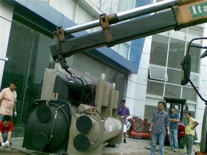 莲都区随车吊和汽车吊的核心区别是什么？哪种更省钱？